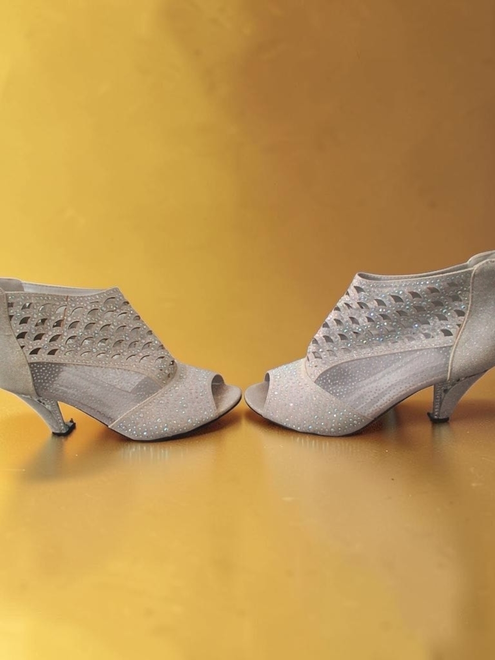 Pierre Dumas Silver Glitter Peep-Toe Cutout Ankle Booties Womans Shoes Size 7.5